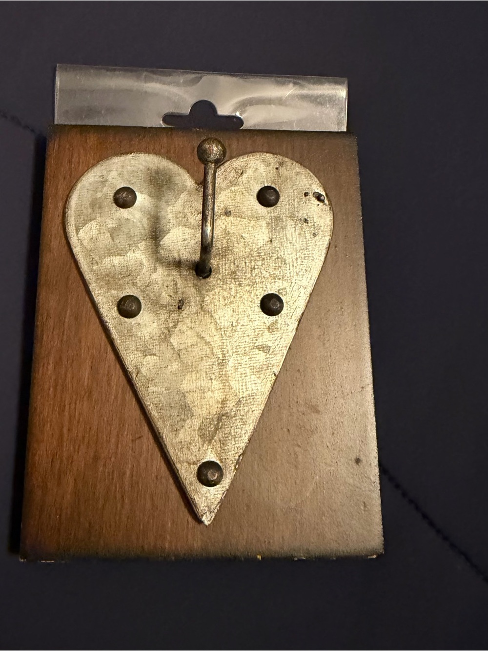 New Studio Decor Silver Heart Hook on Wood Plaque